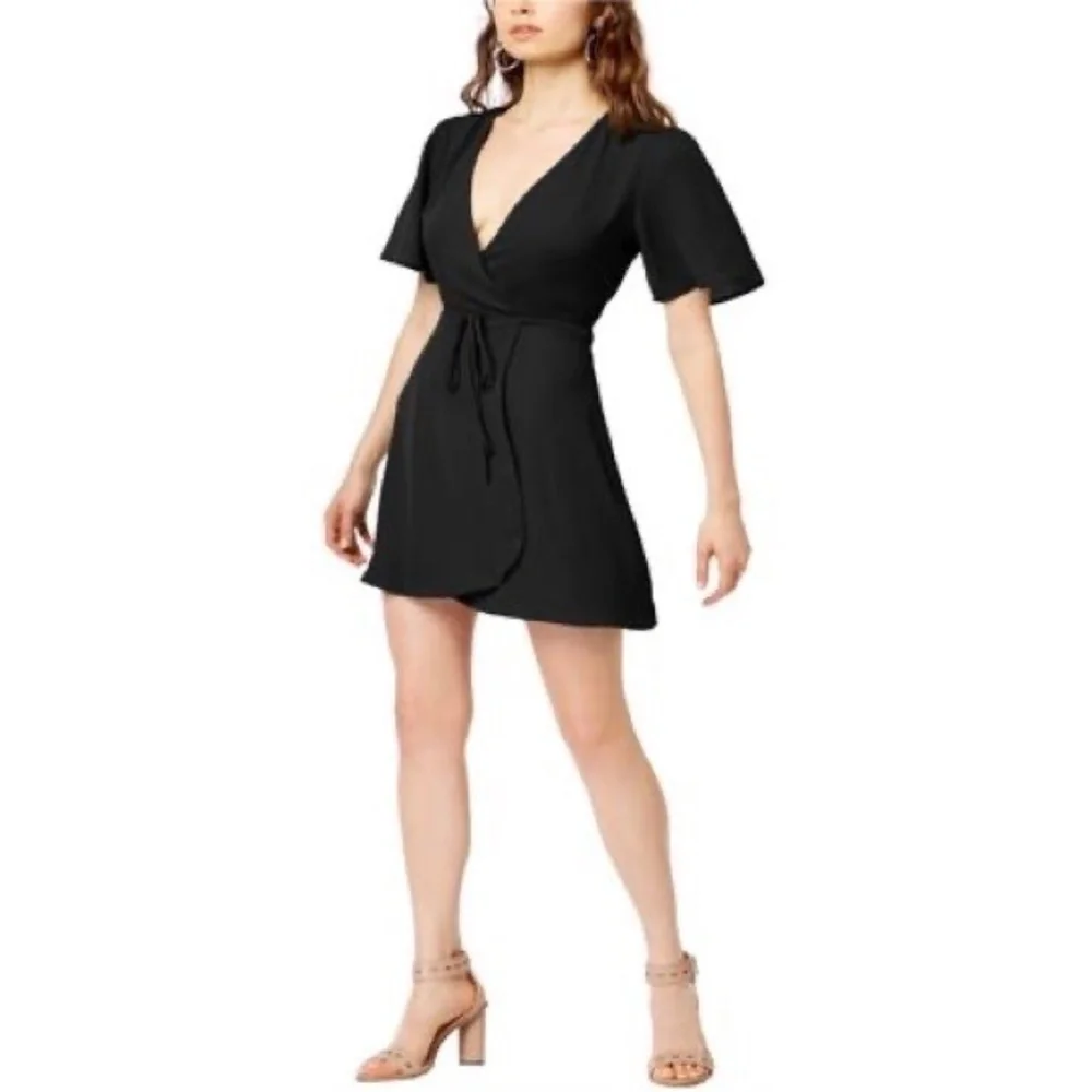Socialite Surplice Flutter Short Sleeve V-Neck Tulip Hem Black Wrap Dress Size S